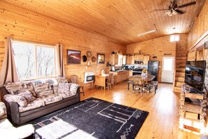 Televisie en een open haard