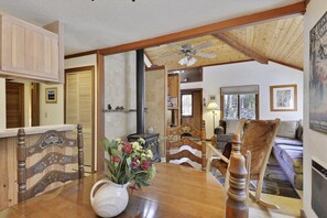 TV, DVD player, books, video library - The Aspens at Olympic Valley (Squaw Valley)