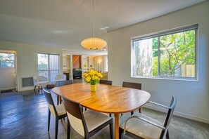 Dining - Family Home Short Walk to the Beach 3 Bedrooms (Jacksonville Beach)