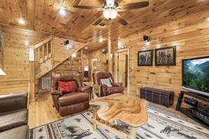 Flat-screen TV, fireplace, DVD player