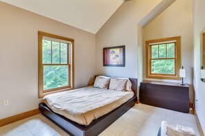7 bedrooms, iron/ironing board, WiFi, bed sheets
