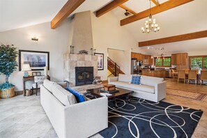 Fireplace, DVD player, table football - Incredible mountain home. Walk to Timberline Mountains Salamander Trail! (Canaan Valley)
