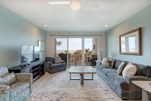 Smart TV, DVD player, books - • Beachside Colony • Oceanfront Townhome Book now Fall Flash Sale A++ Views! 3/3 (Tybee Island)