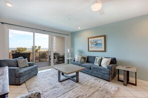 Smart TV, DVD player, books - • Beachside Colony • Oceanfront Townhome Book now Fall Flash Sale A++ Views! 3/3 (Tybee Island)