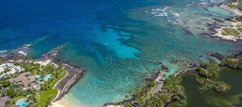 �パラダイスパーフェクト！  プライベートプールとゴルフコースの景色を眺めながらリラックスできます。