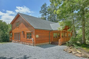 Exterior - Enjoy your private indoor pool and theater. Minutes to National Park! (Cosby)