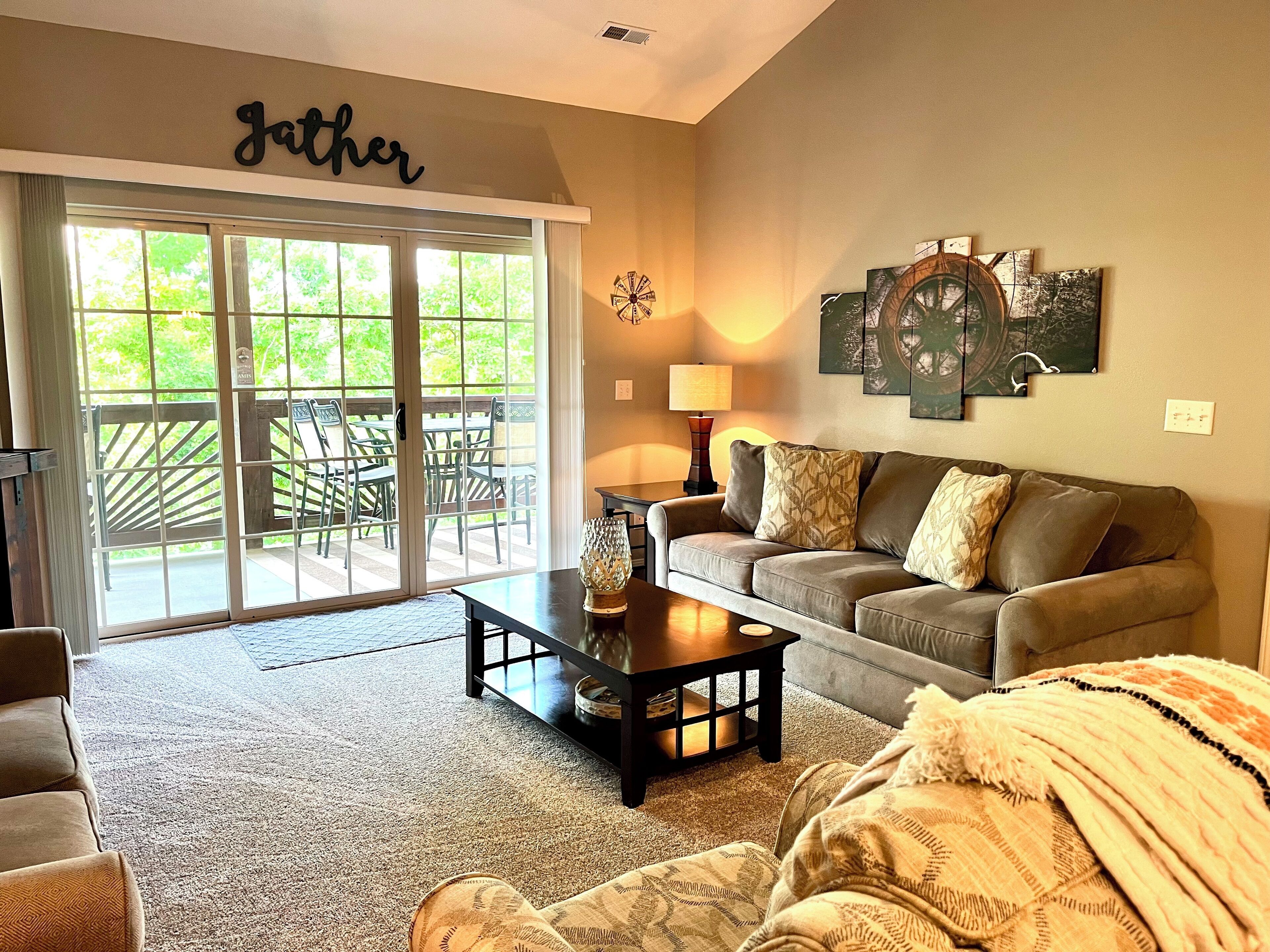 Una chimenea, un reproductor de DVD