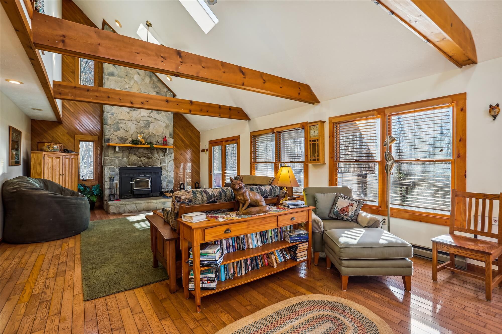 Affordably priced and amazingly nice mountain cottage offers peace and quiet.