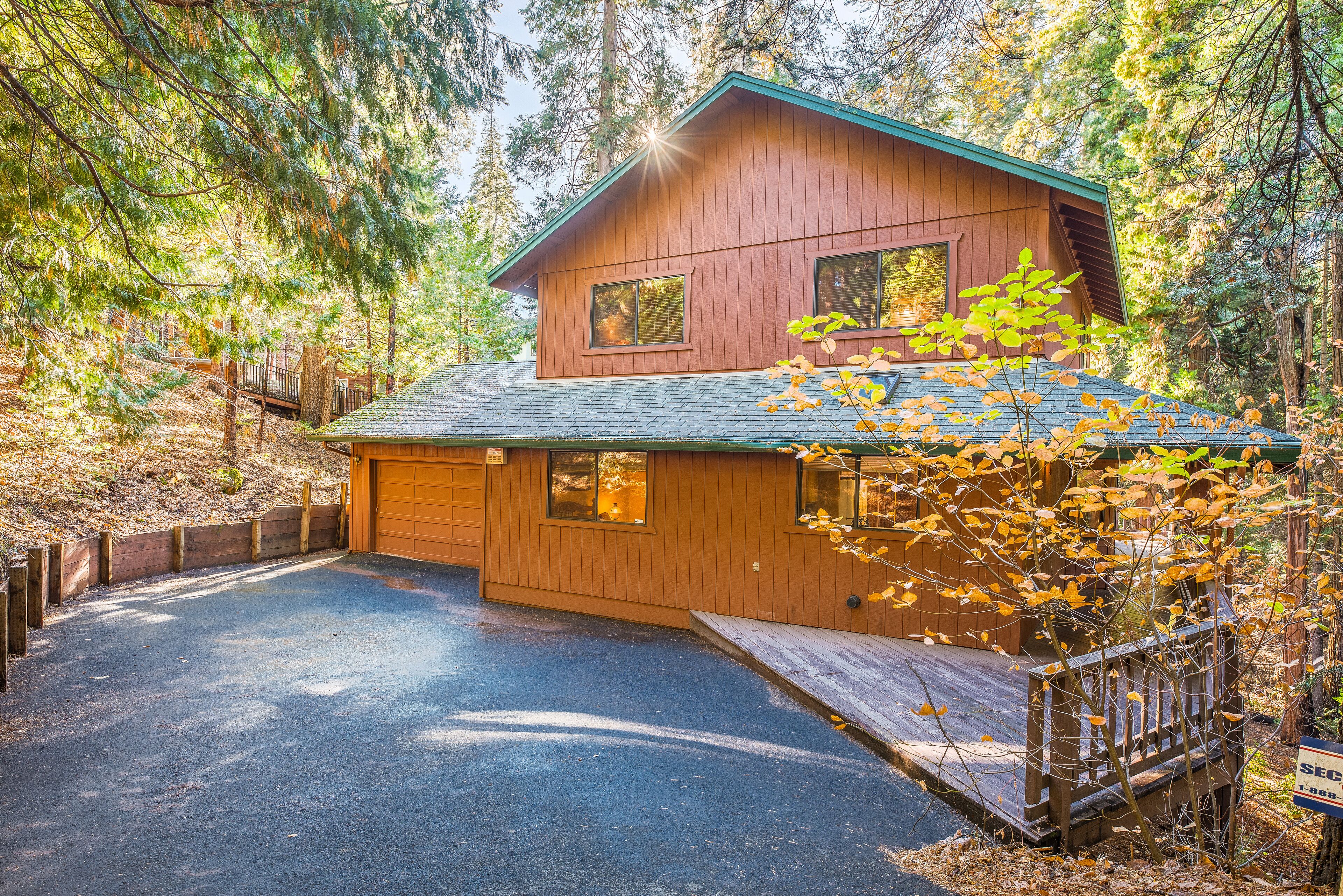 Paulson Chalet - Beautiful private home overlooking the forest.