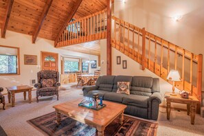 Smart TV, Netflix, Hulu, DVD player