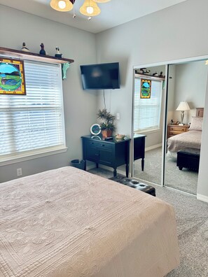 3 bedrooms, iron/ironing board, internet, bed sheets