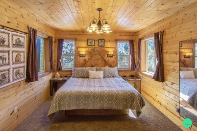 W-W: Long View "Safari" Cabin Overlooking Canyon!