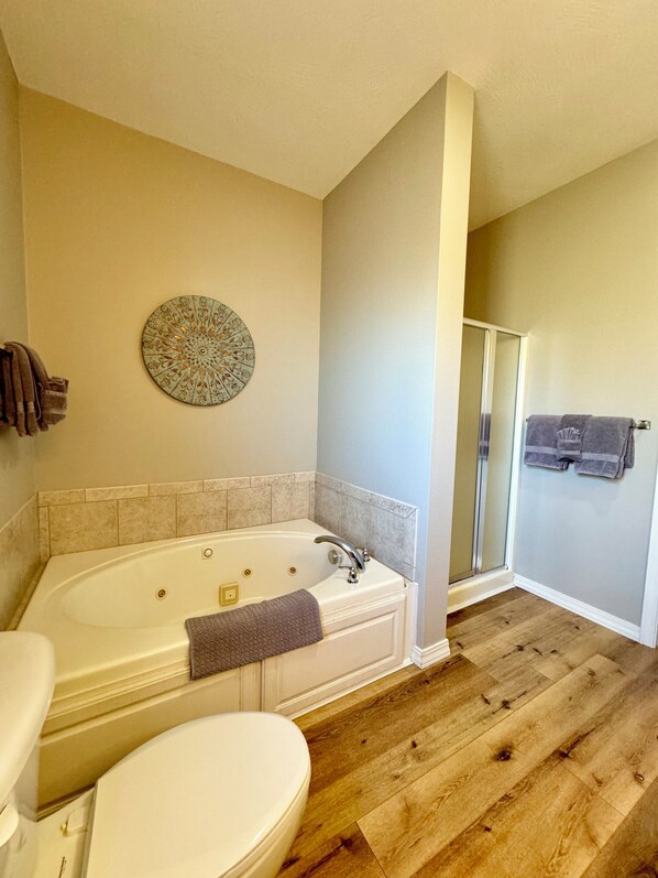 A bathroom with a bathtub, toilet, and a shower area. - 3 BR, 2 Bath Condo at Vickery Resort & Table Rock Lake with Dock Access (Hollister)