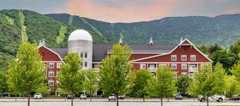 Mountain condo w/ views & ski access shuttle