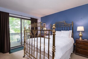 3 bedrooms, desk, iron/ironing board, WiFi - Bright mountain condo w/ fireplace near Sugarbush (Warren)