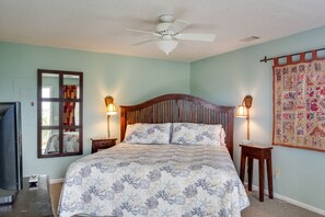 3 bedrooms, iron/ironing board, WiFi, bed sheets