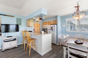 Fridge, microwave, oven, stovetop - Sandy Tee: Soundside Golf Villa w/ FREE Access to Oceanfront Beach Club (Nags Head)