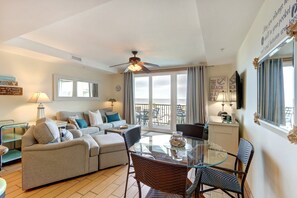 Smart-TV, DVD-spiller og bøker