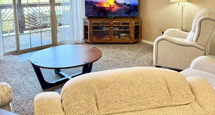 3 BR, 2 Bath Condo on the Shores of Table Rock Lake with Dock Access