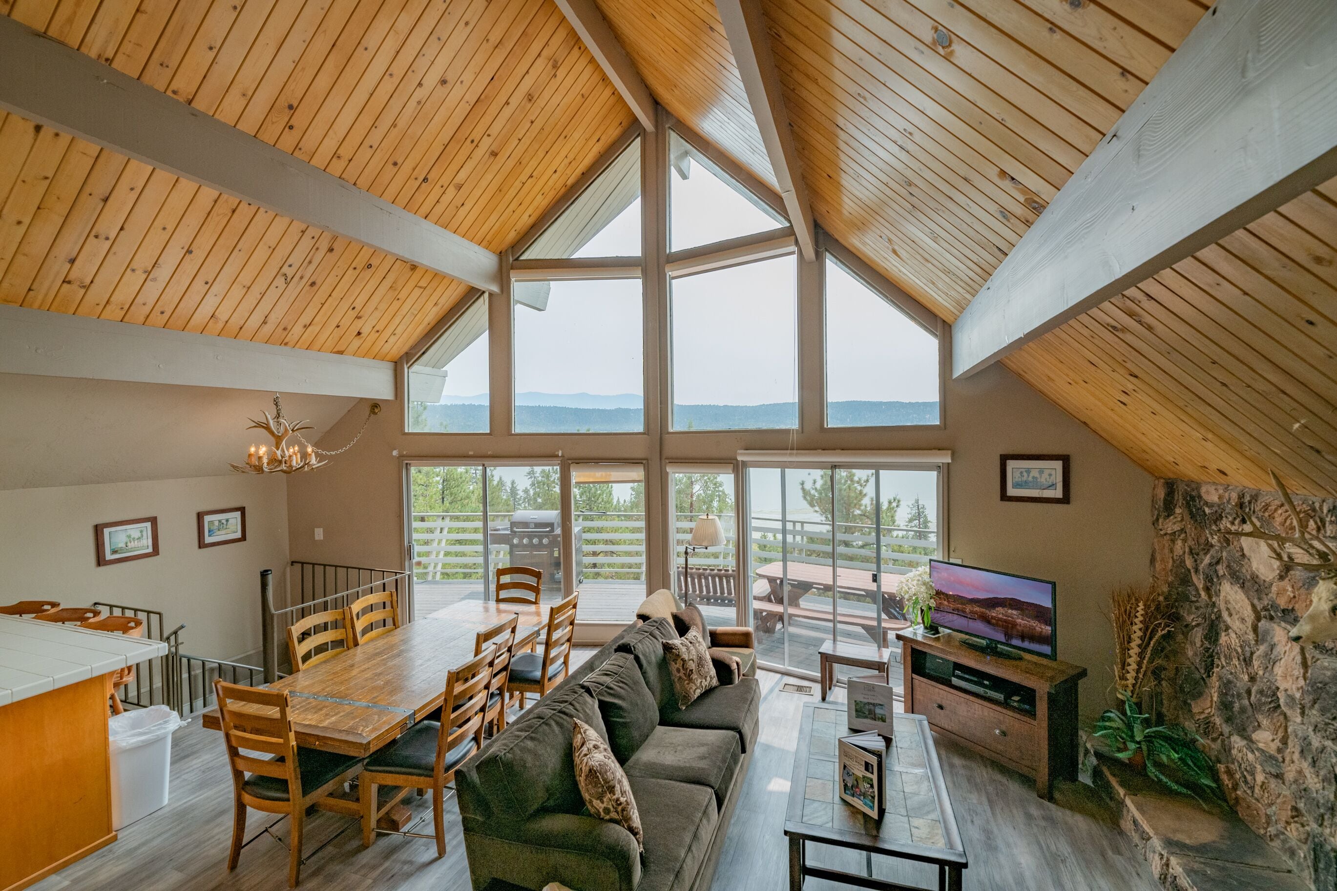 Smart TV, fireplace, Netflix, DVD player