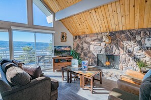 Smart TV, fireplace, Netflix, DVD player - Best View - Experience breathtaking views, Pool Table (Fawnskin)