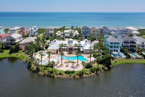 Designer Remodeled Direct Oceanfront Corner Unit 525 in Cinnamon Beach!