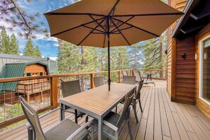 Outdoor dining - Lake Haven at Dollar Point by Tahoe Getaways -  Spacious 4 BR w/ Sauna & Lake Views (Tahoe City)