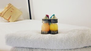 Shower, free toiletries, hair dryer, towels - Riad Lalla Mira (Essaouira)