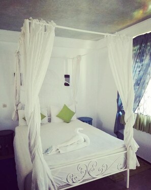 Standard Triple Room | In-room safe, free wired internet, bed sheets - Riad Lalla Mira (Essaouira)