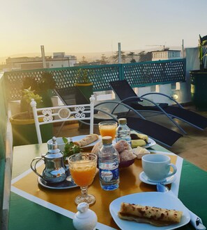 Free daily continental breakfast - Riad Lalla Mira (Essaouira)