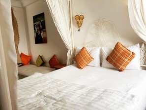 In-room safe, free wired internet, bed sheets - Riad Lalla Mira (Essaouira)
