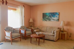 Fernseher, Kamin, DVD-Player, Stereoanlage