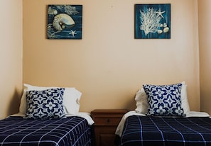 3 bedrooms, internet, bed sheets