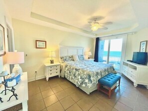 3 slaapkamers, een strijkplank/strijkijzer, gratis wifi, beddengoed