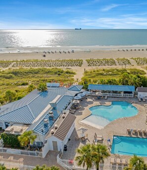 Een verwarmd zwembad