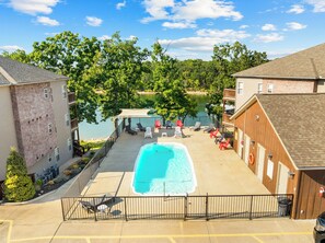 Pool - 3 BR, 2 Bath Vickery Resort Walk In & Lakefront Condo (With Dock Acccess) (Hollister)