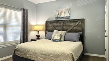 3 間睡房、熨斗/熨衫板、上網、床單