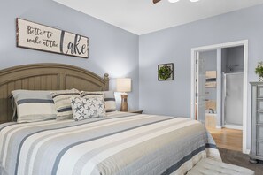 3 bedrooms, iron/ironing board, internet, bed sheets - 3 BR, 2 Bath Vickery Resort Walk In & Lakefront Condo (With Dock Acccess) (Hollister)