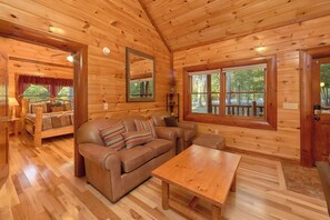 Télévision, cheminée, lecteur de DVD, baby-foot