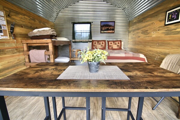 5 bedrooms, WiFi, bed sheets