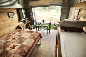 5 bedrooms, WiFi, bed sheets