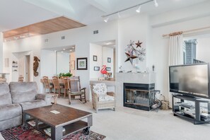 TV, fireplace, DVD player