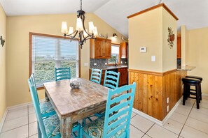 Dining - Seascape Escape: Oceanside, 4 lots from the beach, Shared Pool, Pet-friendly (Nags Head)