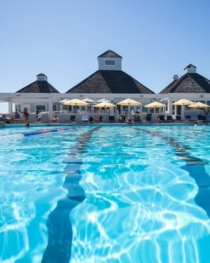 Pool - Seascape Escape: Oceanside, 4 lots from the beach, Shared Pool, Pet-friendly (Nags Head)