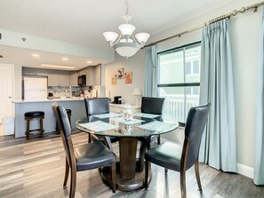 Dining - Chateaux 101-Stunning 1 bedroom gulf front condo (Indian Shores)