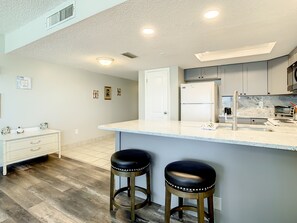 Fridge, microwave, oven, stovetop - Chateaux 101-Stunning 1 bedroom gulf front condo (Indian Shores)