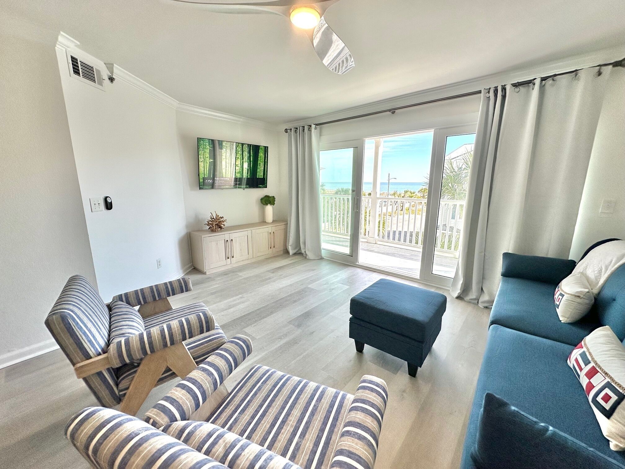 Smart TV, lettore DVD, libri