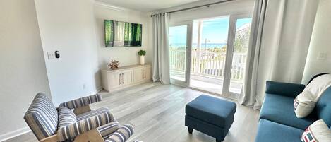 TV connectée, lecteur de DVD, livres