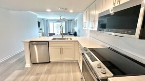 Private kitchen - Summer & July 4th Savings at Beachside Colony Tybee's ONLY Oceanfront Resort 3/2 (Tybee Island)
