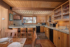 Fridge, microwave, oven, stovetop - JHRL - Barry House, 4-bedroom Ski Chalet, steps from Union Pass lift (Teton Village)